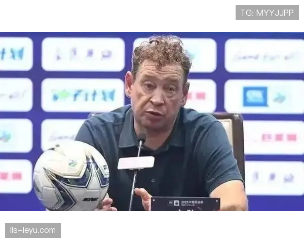 资深门将教练专访:谈现代守门员在低位防守体系中,出球能力与指挥防线的双重重要性提升 资深门将教练专访:谈现代守门员在低位防守体系中,出球能力与指挥防线的双重重要性提升